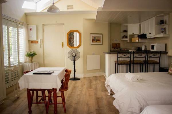 Westbury House Guest House Cape Town Exterior photo